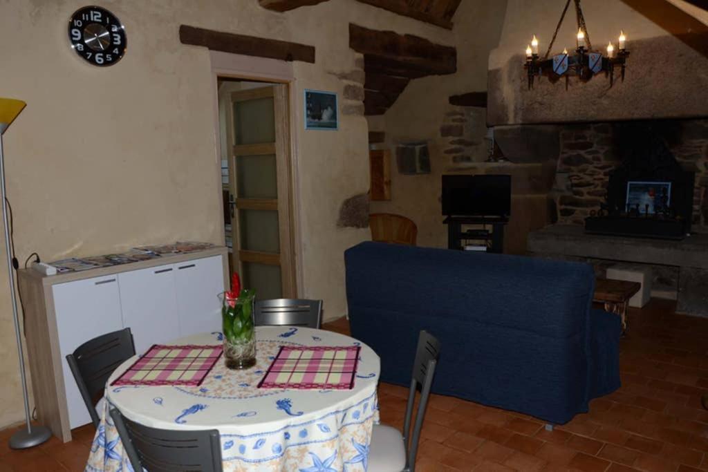 Gite 3 Personnes, Possibilite Table D'Hotes Le Soir Treduder Exterior photo